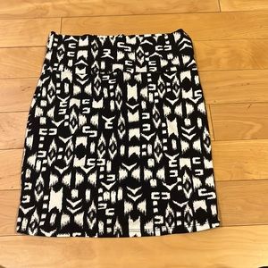 Black and white pattern skirt from charlotte russe size Medium